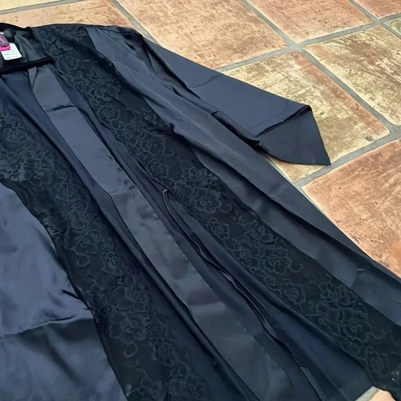 NEW ✨ LA SENZA Black Satin Robe With Lace Trim New With Tags Size S-M - Picture 6 of 8
